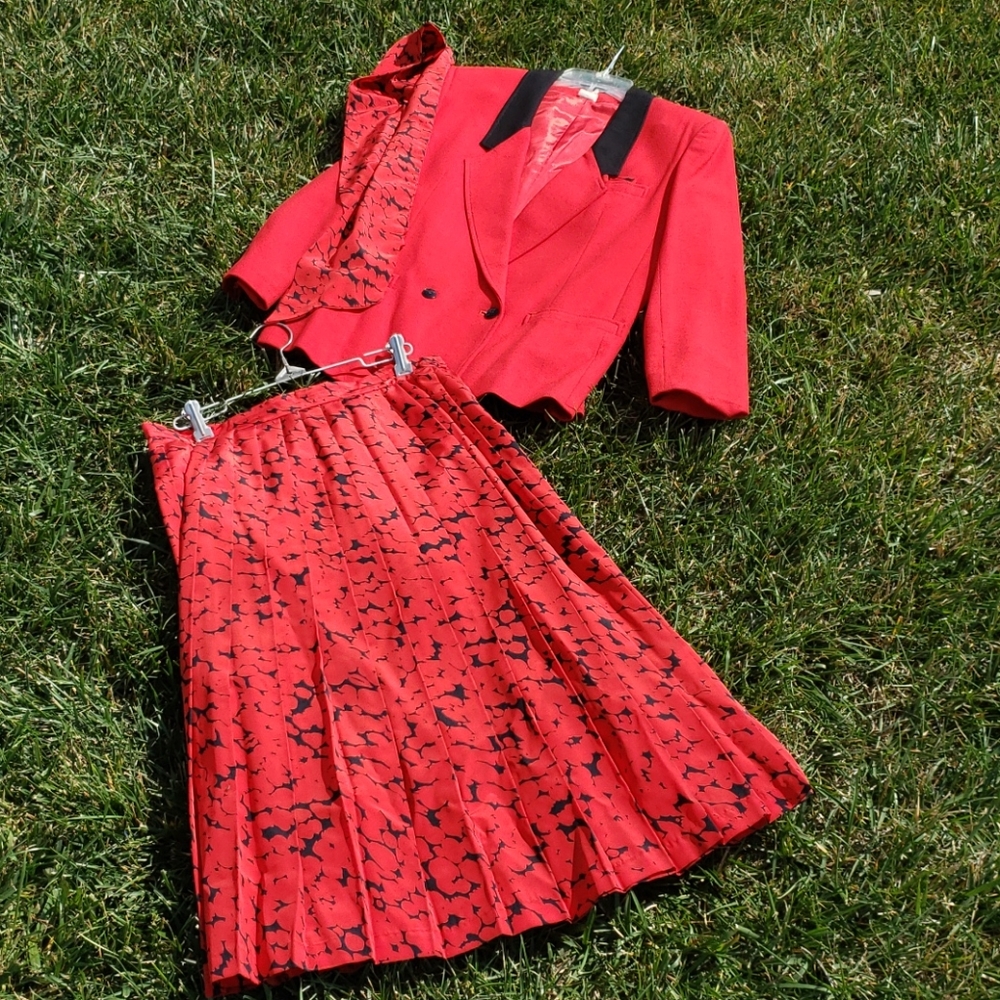 Oleg Cassini 2pc suit